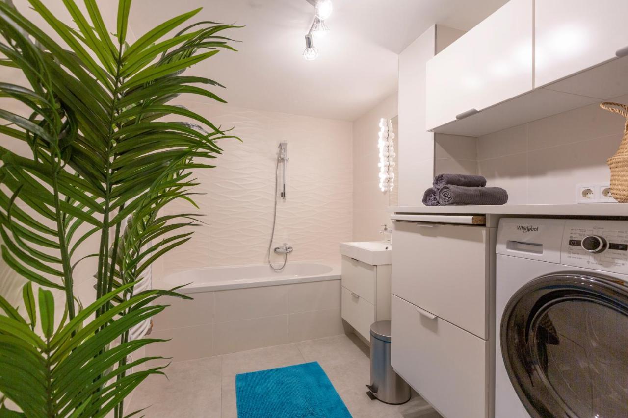 Unique Central 3 Floor Home With 4Bdrm, 3Bthrm Budapest Extérieur photo