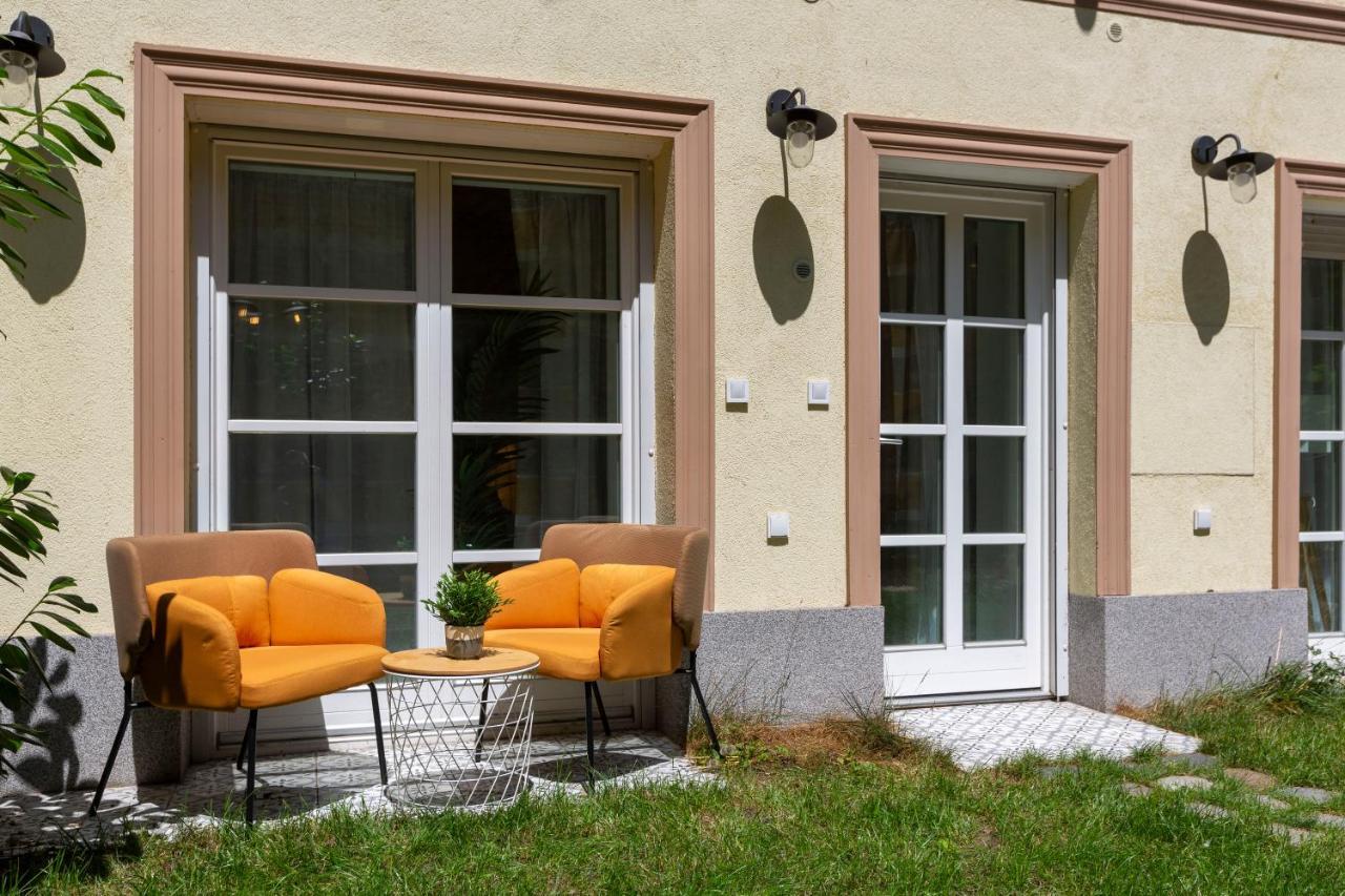 Unique Central 3 Floor Home With 4Bdrm, 3Bthrm Budapest Extérieur photo