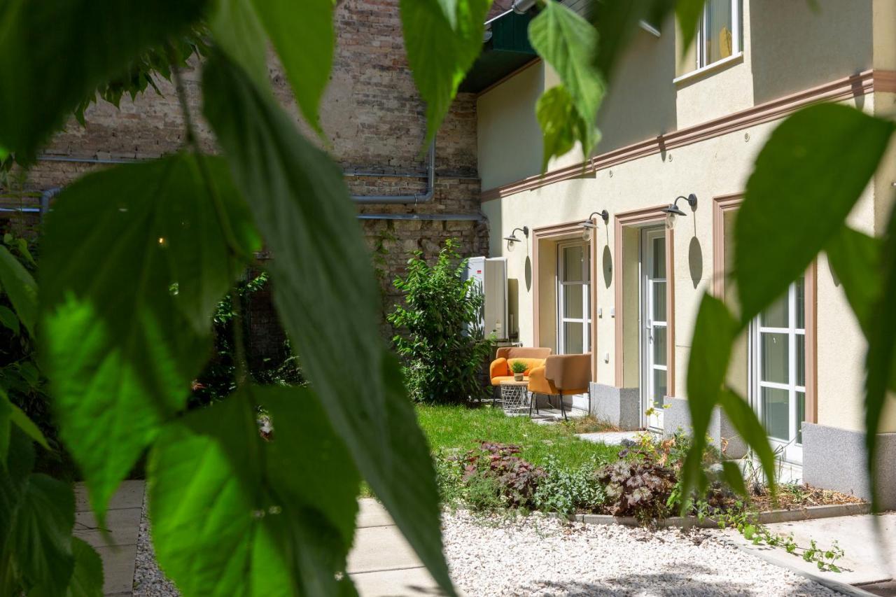 Unique Central 3 Floor Home With 4Bdrm, 3Bthrm Budapest Extérieur photo